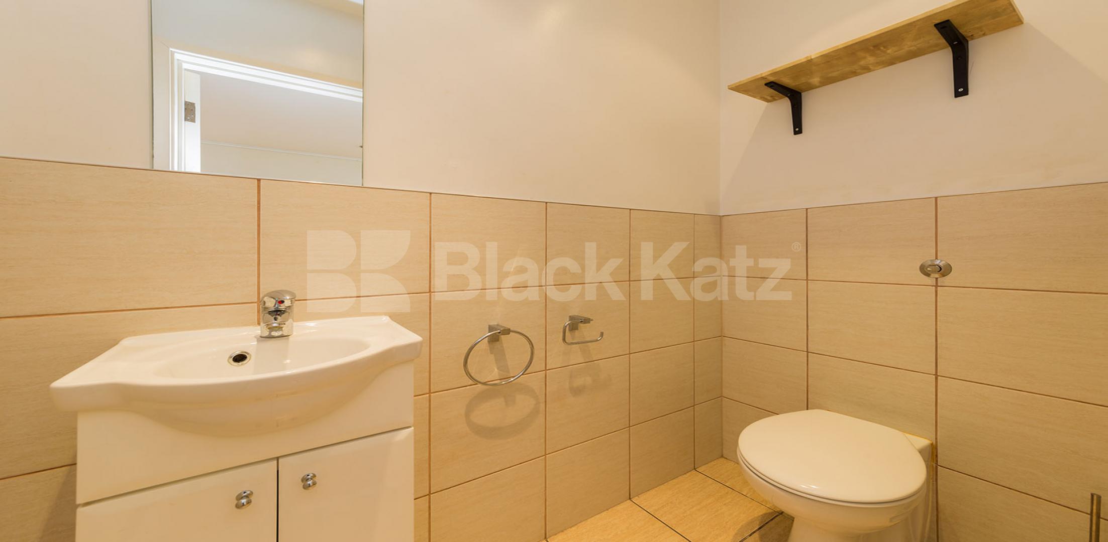 			STUNNING SPACIOUS LIVE WORK STUDIO APARTMENT, 1 Bedroom, 1 bath, 1 reception Flat			 Bethnal Green Road , BETHNAL GREEN-SHOREDITCH 